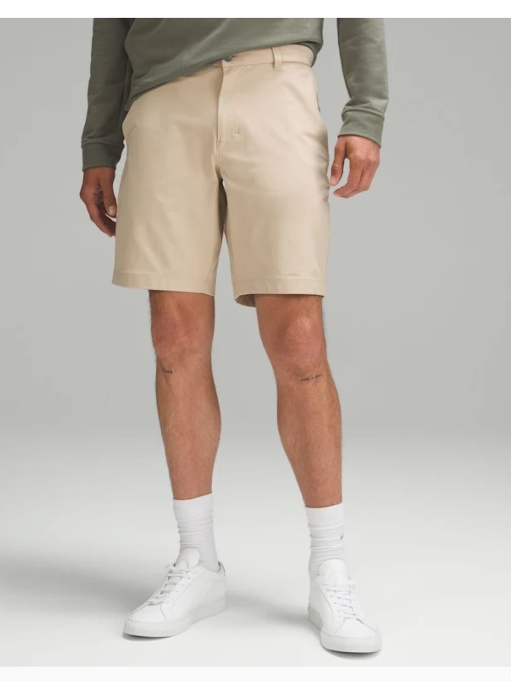 Lululemon 9 inch Commission Classic Men's Khaki Shorts, size 33
